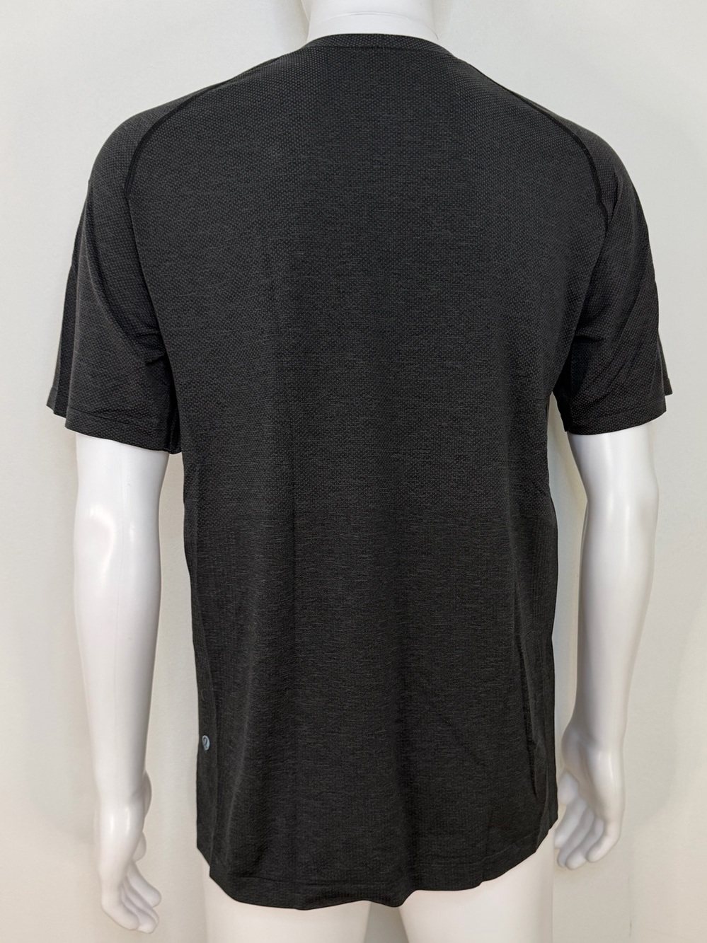 Lululemon Athletica Charcoal Metal Vent T-shirt - Picture 2 of 6